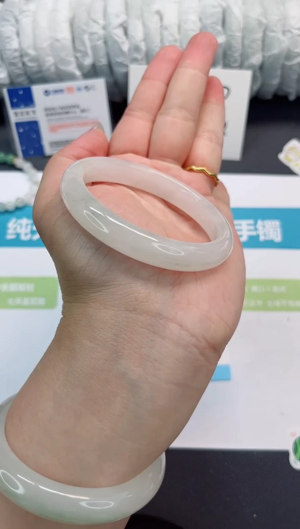 石英质玉手镯未镶嵌215-