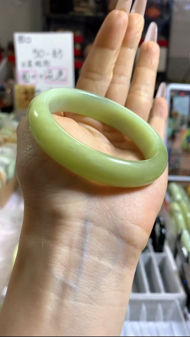 未镶嵌岫玉手镯80  54+ 包容