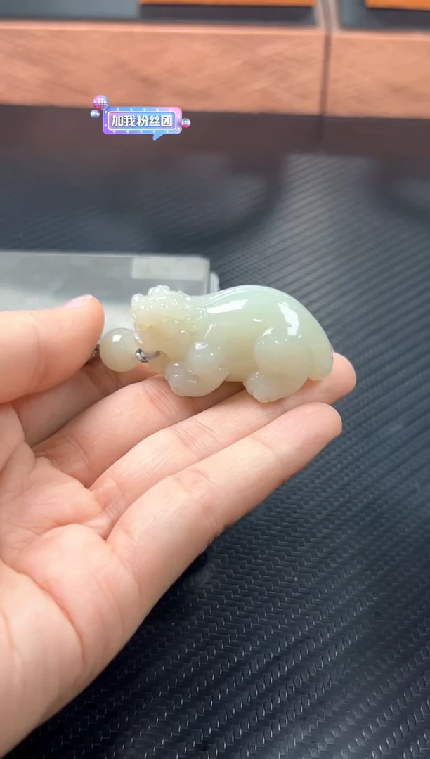 未镶嵌和田玉把件且末微色差近矿貔貅把件