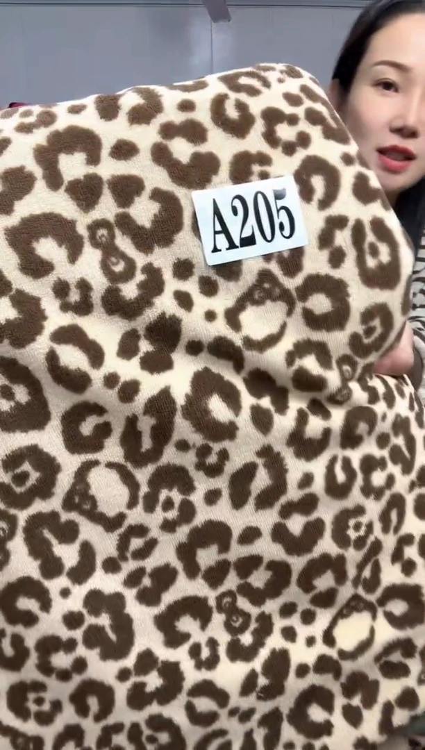 牛奶绒205瑕疵被罩加对随机枕套
