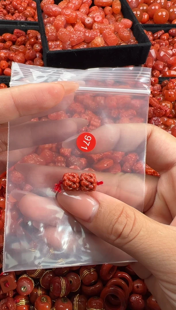 南红玛瑙未镶嵌颈饰1