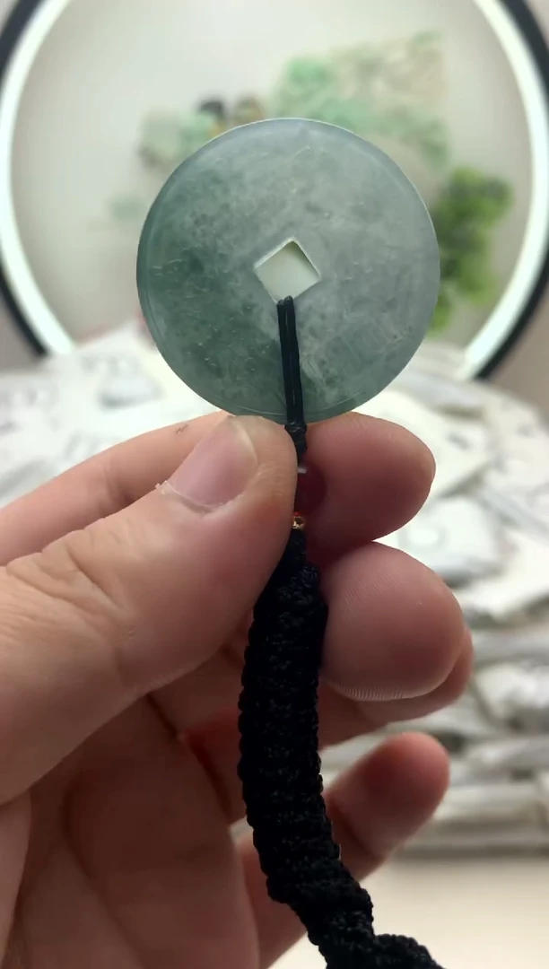 颈饰未镶嵌翡翠山鬼