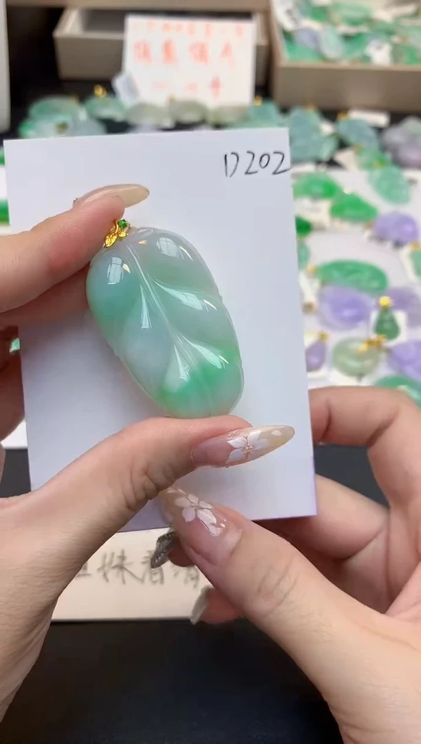 颈饰18K金镶嵌翡翠天然缅甸a货翡翠