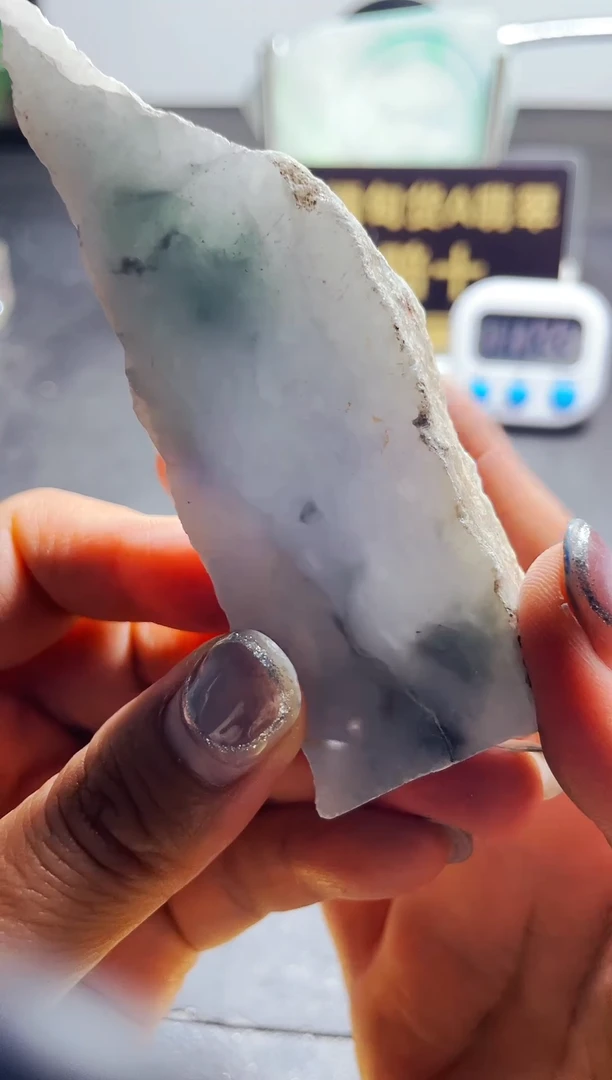 颈饰未镶嵌翡翠小**湿翡翠