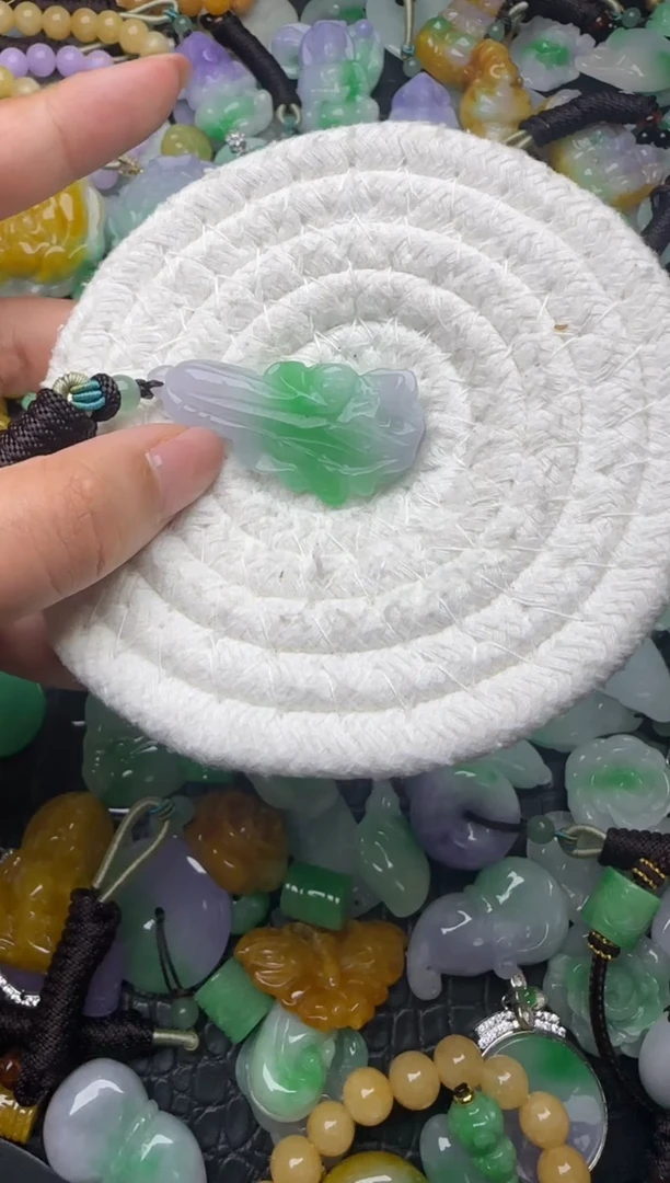颈饰未镶嵌翡翠缅甸翡翠吊坠