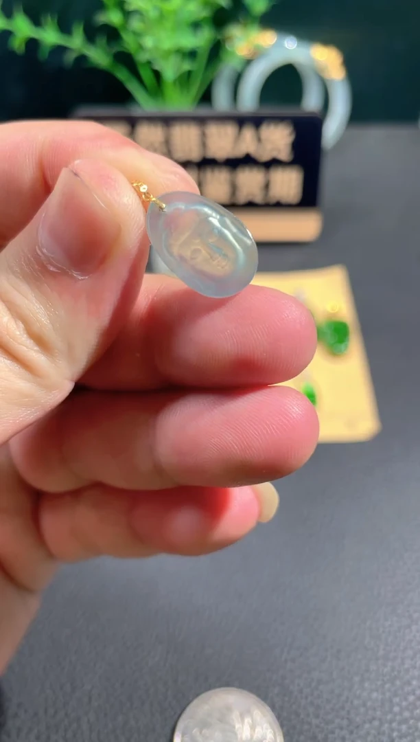 翡翠18K金镶嵌颈饰翡翠