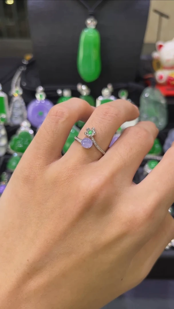 18K金镶嵌戒指翡翠戒指