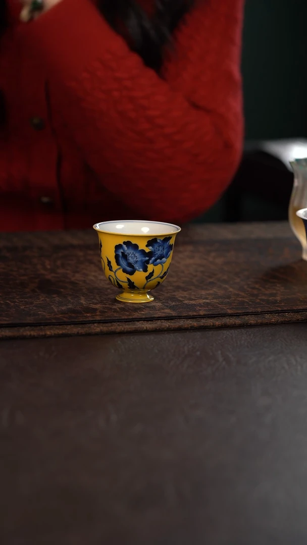 【闪购商品】杯尾款洪印慕明黄釉虞美人高脚杯