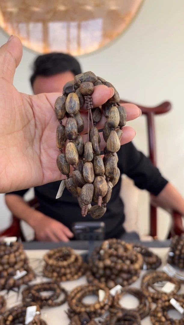 沉香手串笑**开卡9/37克透顶绿沉水多样性发货一条