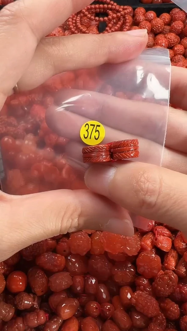 颈饰未镶嵌南红玛瑙1