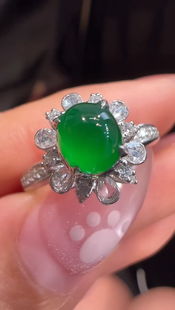 18K金镶嵌戒指翡翠戒指