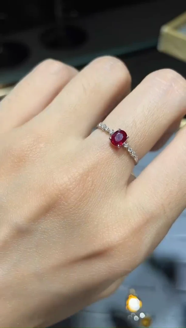 18K金镶嵌戒指红宝石1