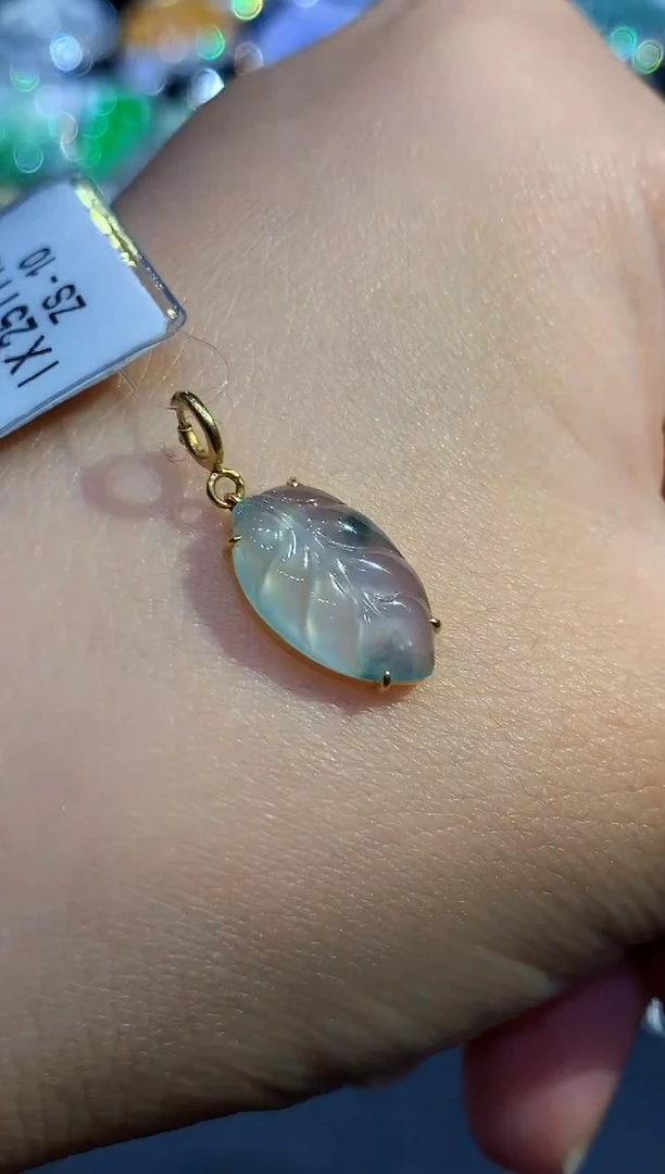 吊坠(不含链)18K金镶嵌翡翠多样性发其一