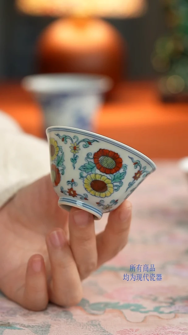 源明青忆斗彩团菊杯