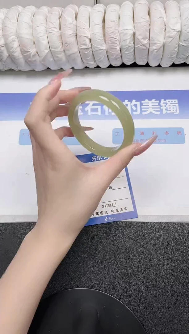 未镶嵌手镯石英质玉135-58.1