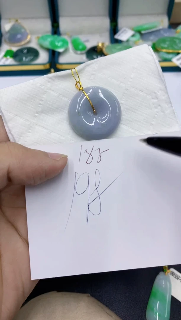 颈饰18K金镶嵌翡翠琴**欢翡翠