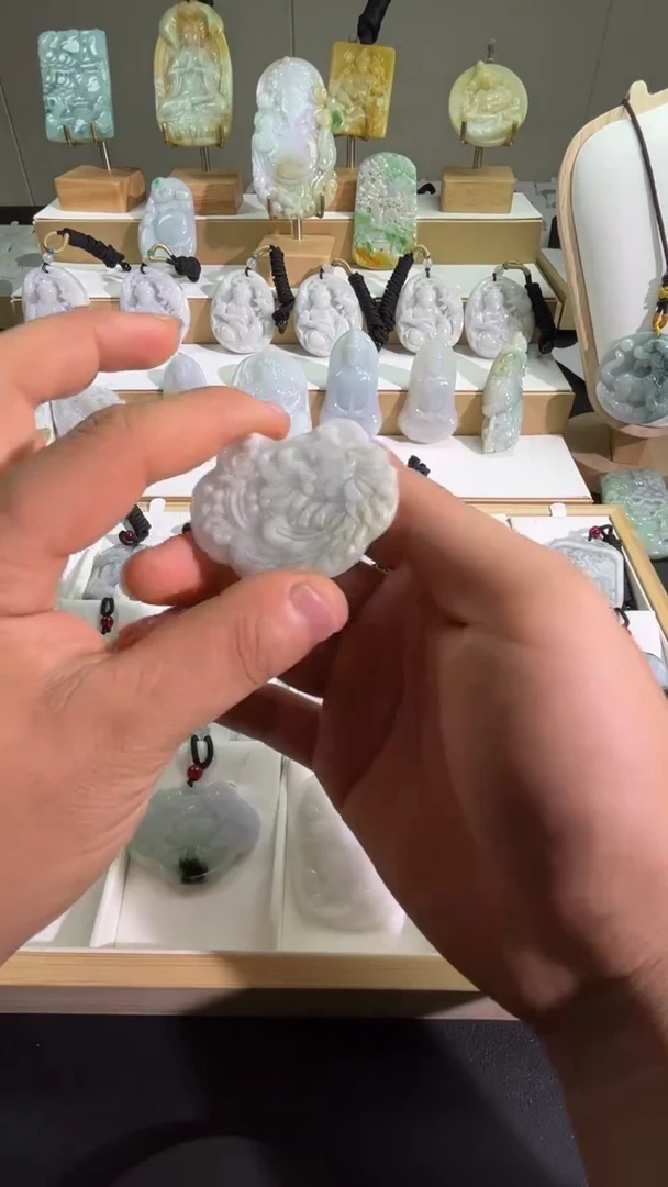 颈饰未镶嵌翡翠11/26    88