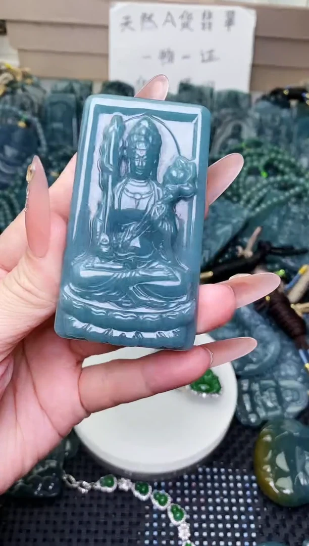 颈饰未镶嵌翡翠