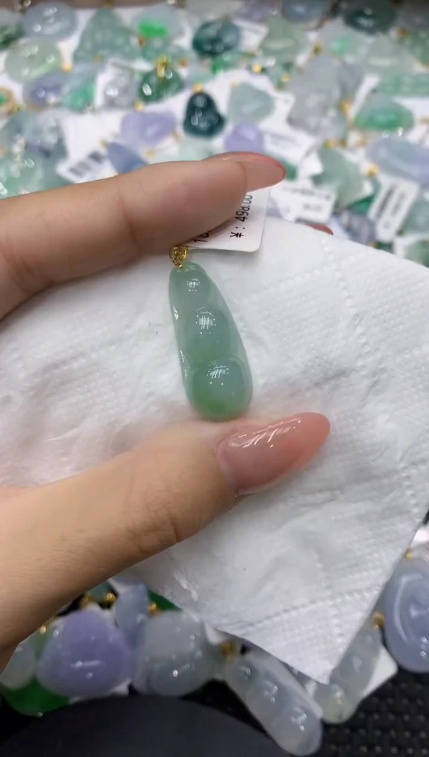 颈饰18K金镶嵌翡翠111111111111