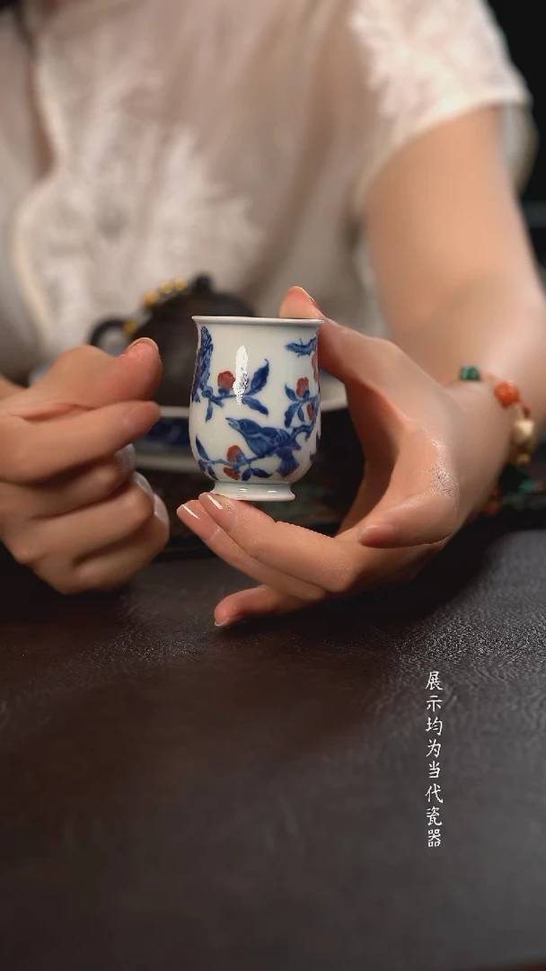 研山琢器青花釉里红花鸟手握玉兰杯