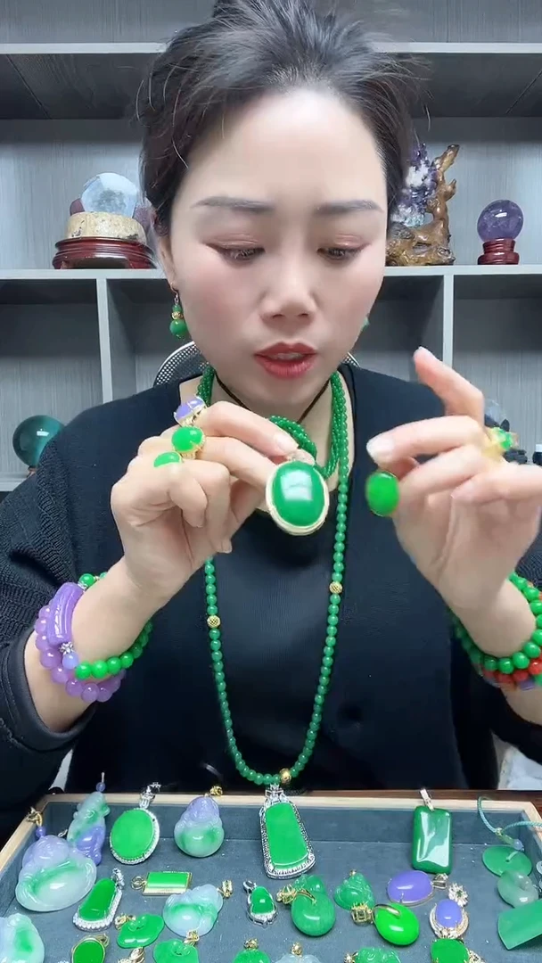 【闪购商品】翡翠吊坠(赠链)14K金镶嵌吊坠