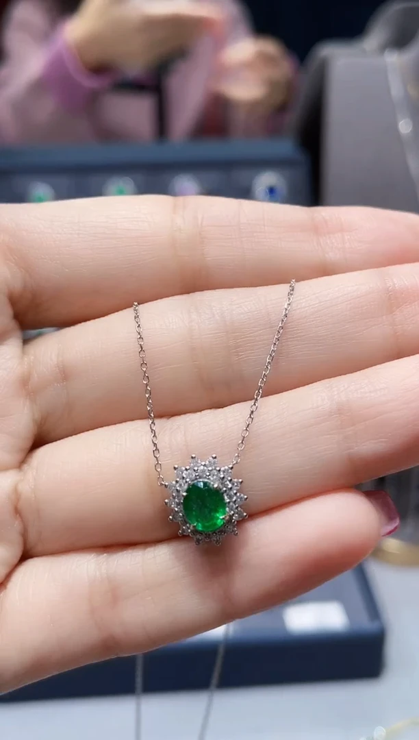【闪购商品】祖母绿项链18K金镶嵌0.72克拉
