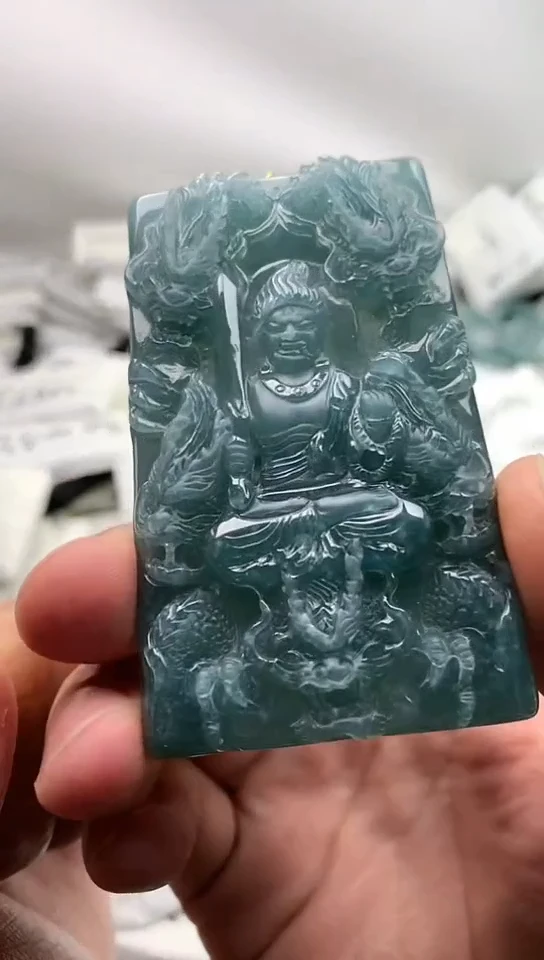 翡翠未镶嵌颈饰不动