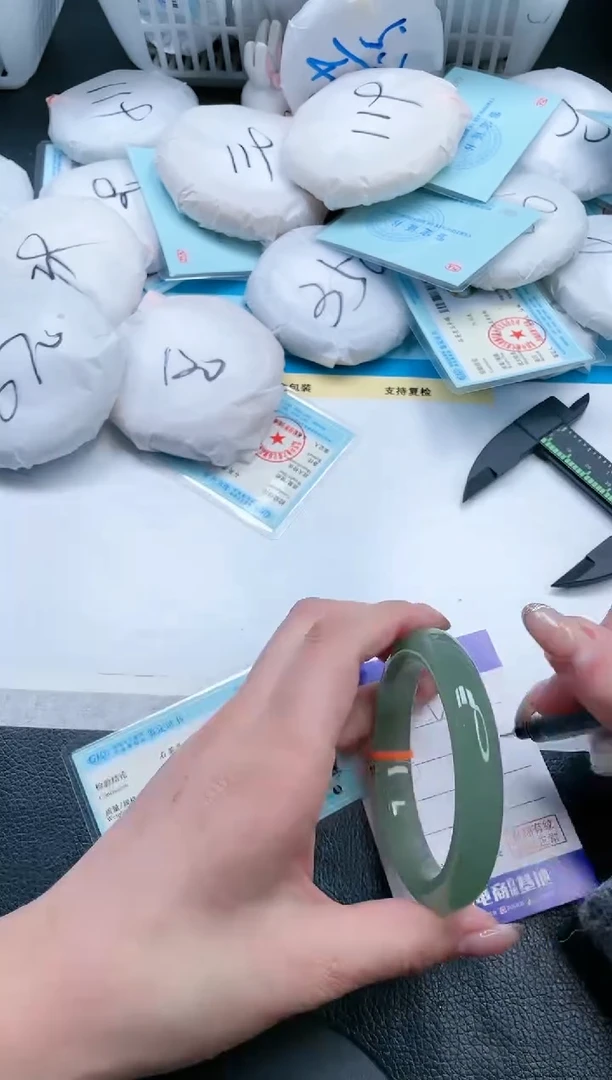 【闪购商品】石英质玉手镯未镶嵌17V360-58