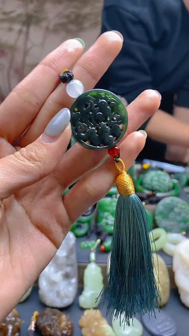 颈饰未镶嵌和田玉1