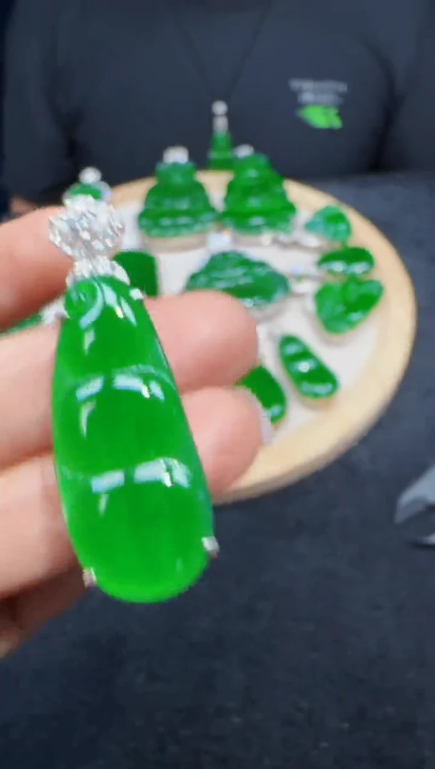 未镶嵌定制翡翠翡翠吊坠107