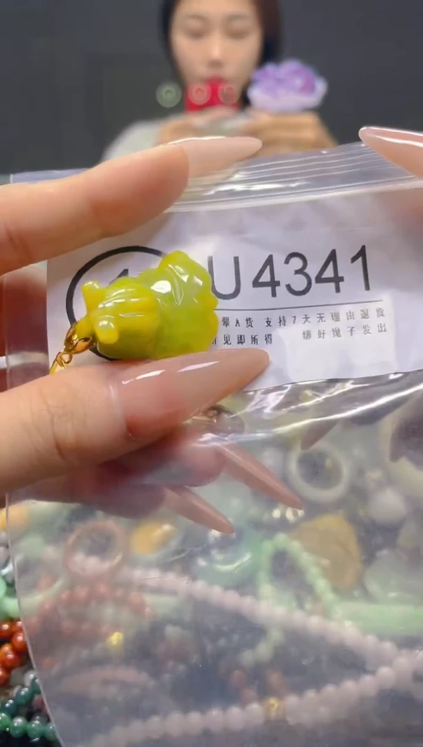 颈饰未镶嵌翡翠/U/纹裂沙眼瑕疵介意勿拍