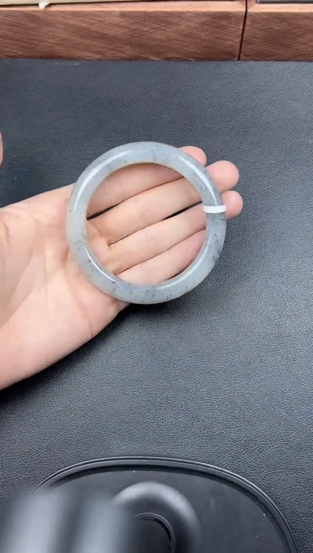 未镶嵌手镯和田玉黑山微色差57+手镯M