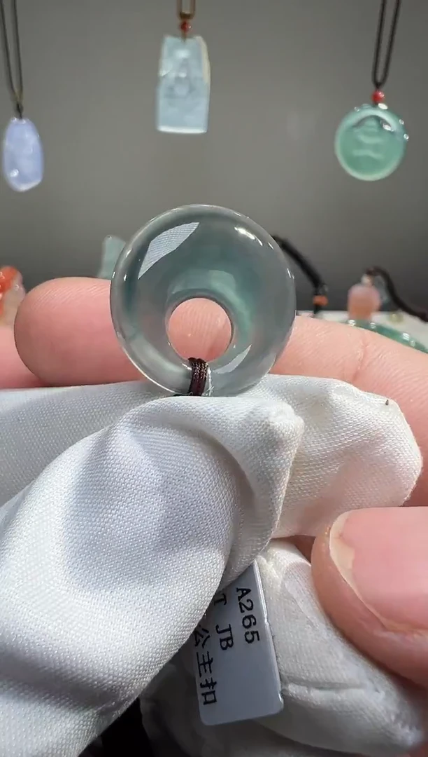 吊坠(不含链)未镶嵌翡翠公主扣