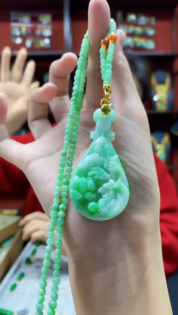 颈饰未镶嵌翡翠吊坠