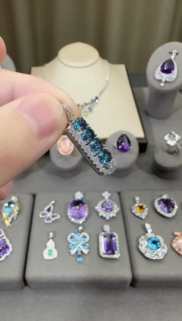 颈饰银S925镶嵌托帕石6mm伦敦蓝吊坠