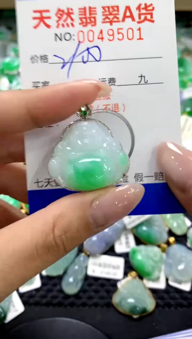 翡翠18K金镶嵌颈饰1111111111111111