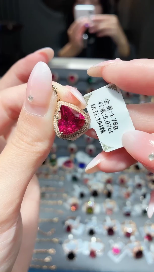 颈饰18K金镶嵌碧玺5.07ct