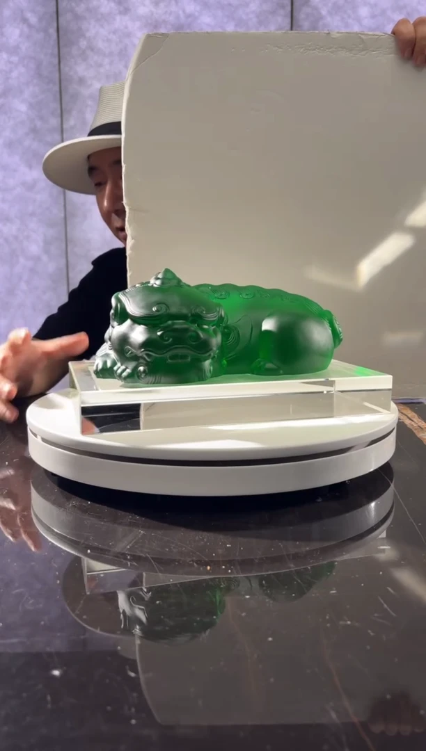 摆件CS0202042绿色卧福貔貅+300*200白水晶底座