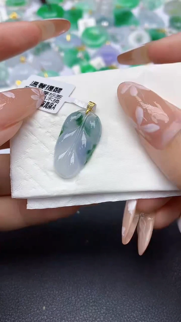 颈饰18K金镶嵌翡翠a货假一赔三支持复检百元上9元证书费自理