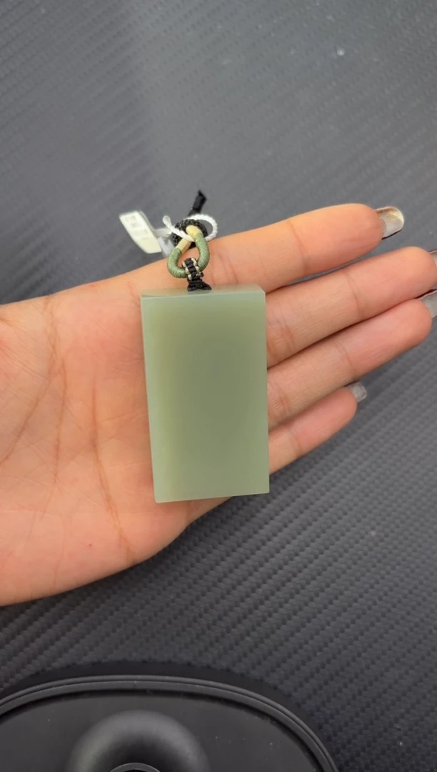 吊坠(不含链)未镶嵌和田玉若羌微色差青白玉无事牌吊坠