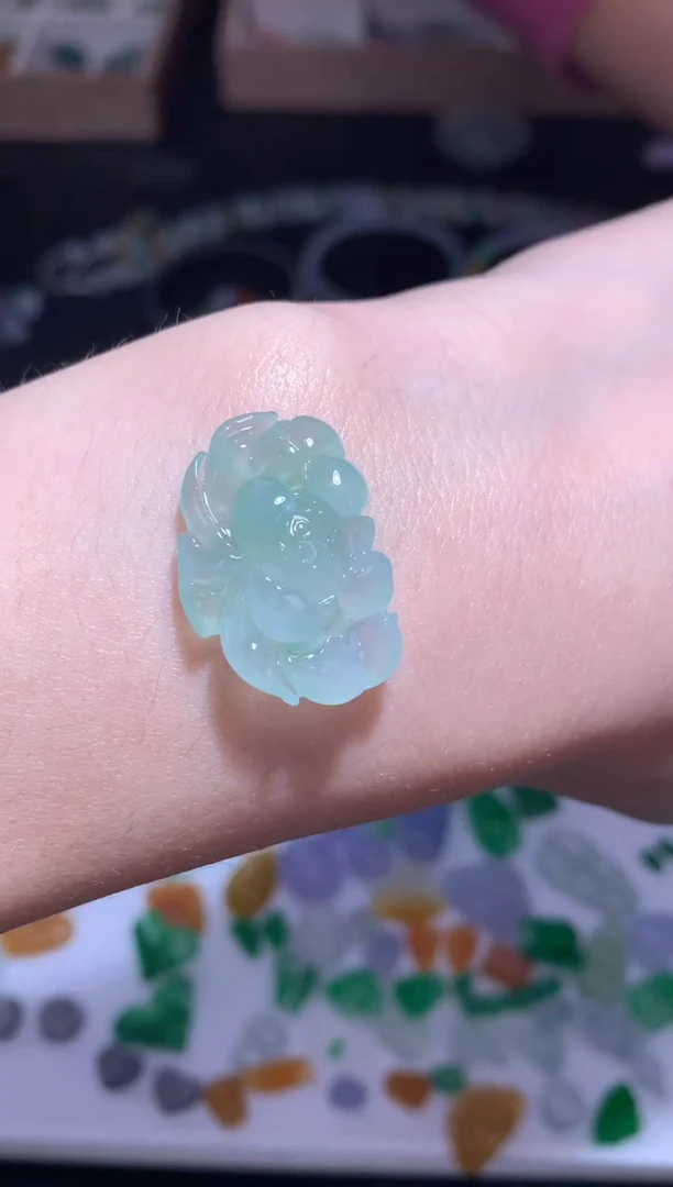 未镶嵌定制翡翠莲花