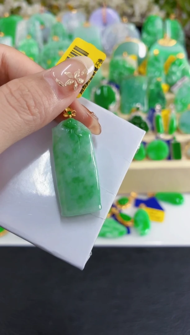 吊坠(不含链)18K金镶嵌翡翠挂件