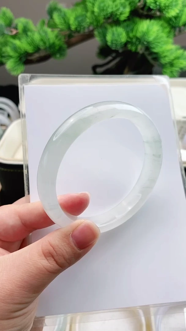 【闪购商品】石英质玉手镯未镶嵌63