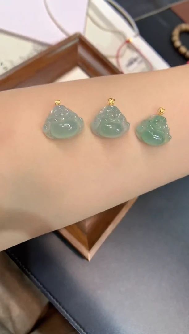 颈饰18K金镶嵌翡翠佛公 多样性发一件