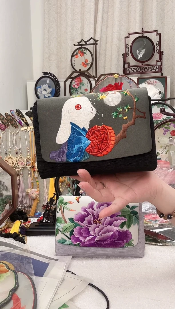 扇子苏绣作品手工豆腐包