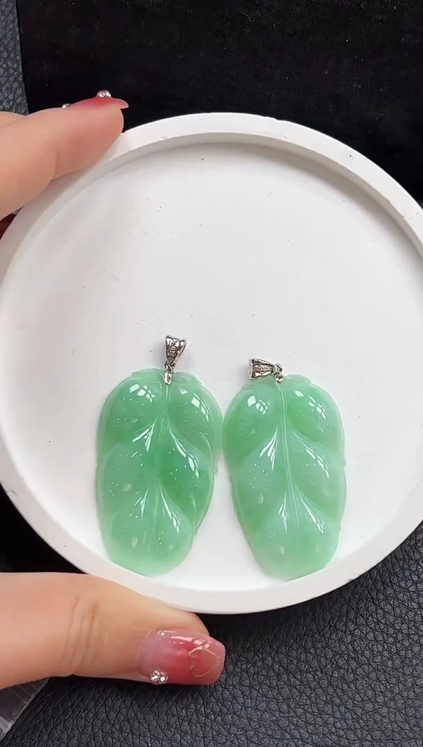 【闪购商品】翡翠颈饰18K金镶嵌叶子多样性发1件