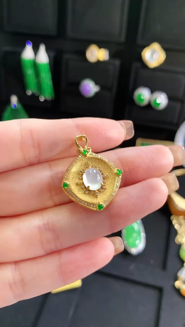 【闪购商品】翡翠吊坠(不含链)18K金镶嵌吊坠