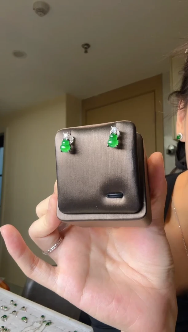 翡翠银S925镶嵌耳钉天然翡翠耳钉