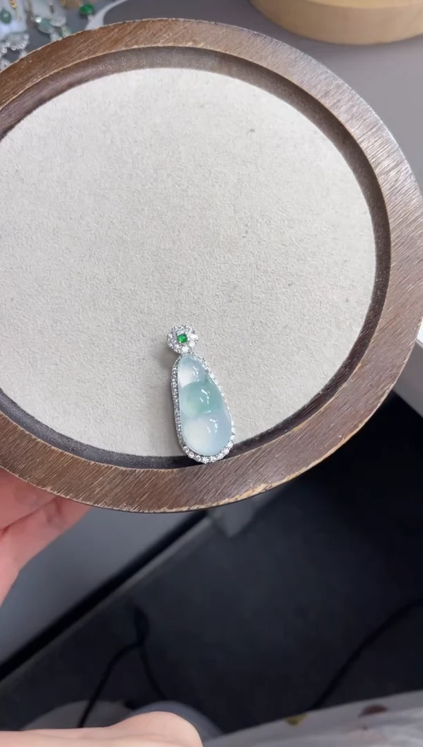 颈饰银S925镶嵌翡翠有小冰丝