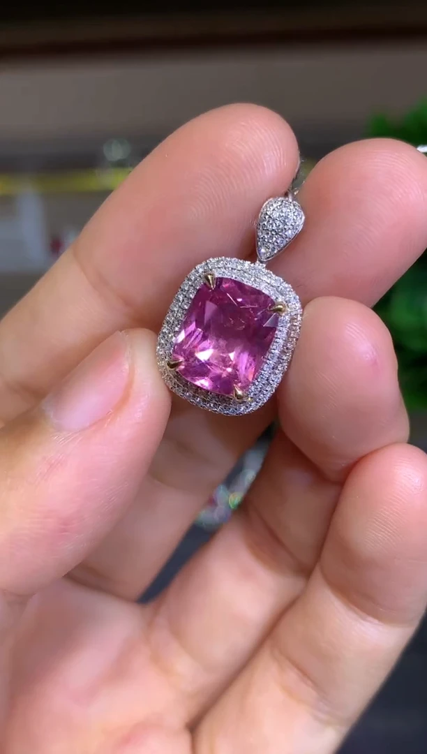 吊坠(不含链)18K金镶嵌尖晶石3.4CT